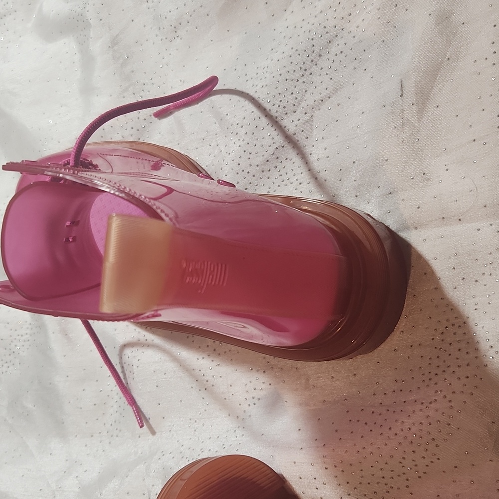 DONATING THIS WEEKEND IF NOT BOUGHT: Melissa boots size 7 for women - Picture 7 of 10